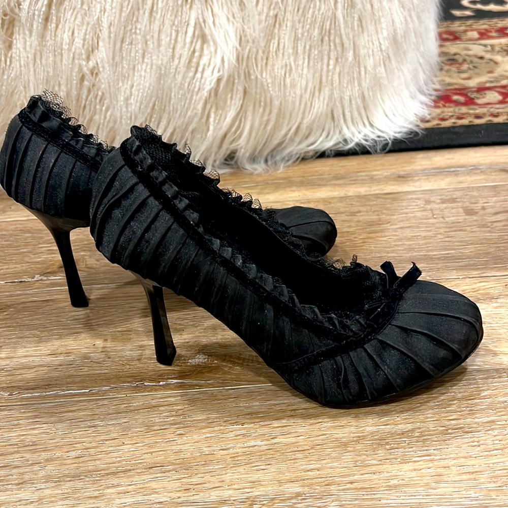 Black Satin Retro Style Pumps